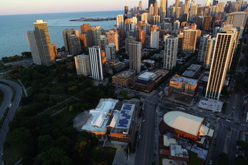 Fototapeta premium Gold coast Chicago aerial sunset