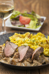 schwäbisches Schweinefilet mit Spätzle und Wein