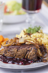 Zwiebelrostbraten mit Spätzle