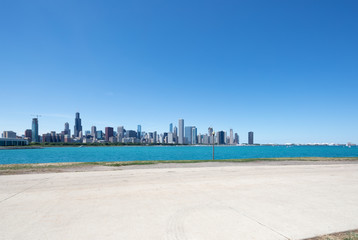 Obraz premium empty ground with modern cityscape in chicago