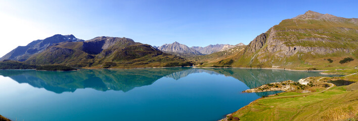 Fototapeta na wymiar panoramic view of the wonderful lake of Mont Cenis, in Savoie, in the French Alps