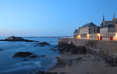  Saint-Malo, ville close et fort national