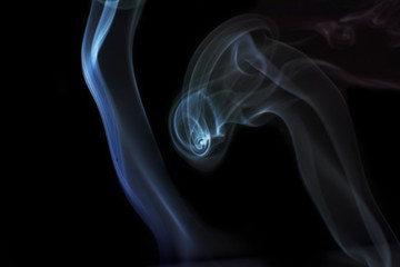 Fototapeta premium Humo de colores en fondo negro. Sensaciones. Dejar de fumar. Fondo. Texturas.inquietud. tranquilidad
