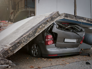 Zerstörtes Auto 
