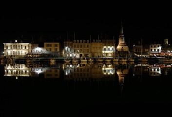 Obraz na płótnie Canvas Port de Honfleur la nuit
