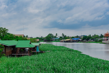 Obraz na płótnie Canvas Beautiful wooden house near the river at Nakhon Pathom in thailand
