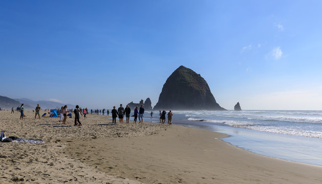 Haystack Rock in Cannon beach, Tourist attraction in Oregon