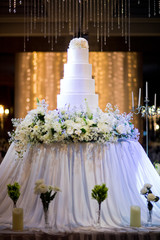 beautiful wedding cake, white cake wedding decoration