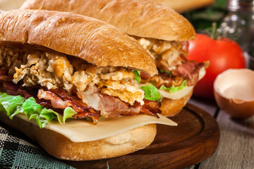 Ciabatta sandwich with smoked bacon and eggs