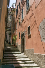 Fototapeta na wymiar per le vie di Monterosso
