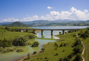 Ponte sul lago di Conza, Conza della Campania (Italia)