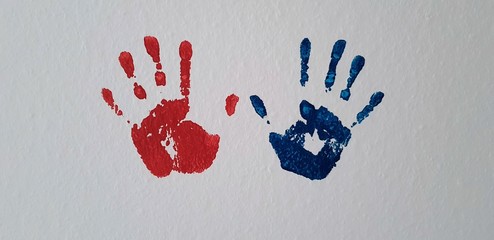 Gemeinsamkeit - Bunte Hände an der Wand