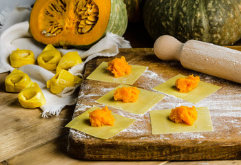 Tortelloni di zucca con ingredienti