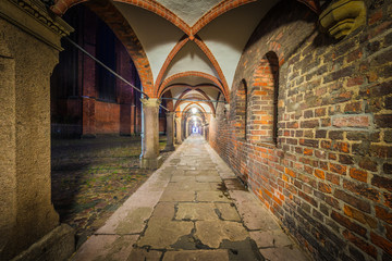 Obraz premium Backyard passage in Luebeck, Germany.