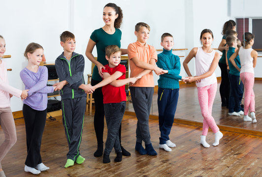 children  studying folk style dance in class