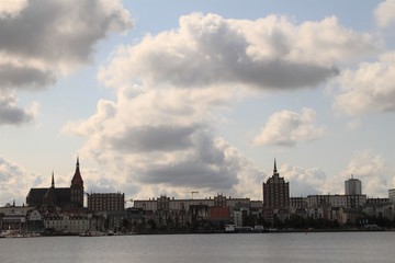 Fototapeta premium Silhouette der Rostocker Innenstadt