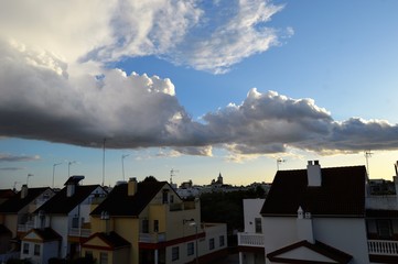 Nubes sobre las casas