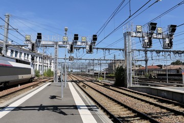 Fototapeta premium Signalisation ferroviaire française Chemin de fer Bordeaux gare Saint Jean