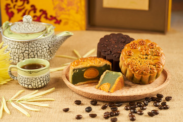 Cut moon cake and tea for mid autumn festival celebration