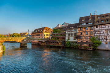 Obraz premium Fachwerkhäuser im historischen Stadtkern Petite France 