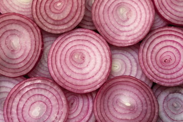 Obraz premium texture chopped rings juicy onion purple color peppercorns