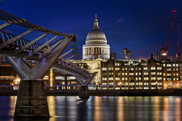 Fototapeta na wymiar St Pauls Cathedral and the Millennium Bridge in London, England at night