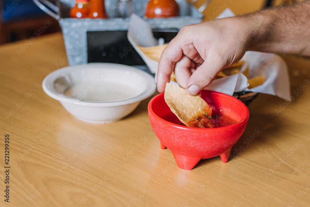 Wall mural Eating chips and salsa