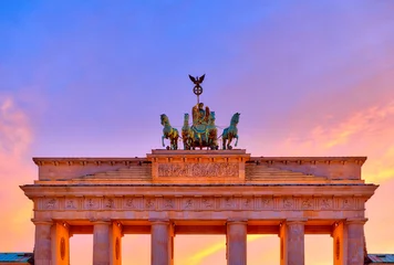 Selbstklebende Fototapete  Künstlerisches Denkmal Close view of the Brandenburg Gate in Berlin at dusk
