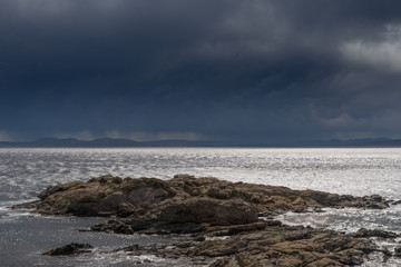 Paisaje con mar y nubes de tormenta en la Costa Brava, Alt Ampurdan , Cataluña, España