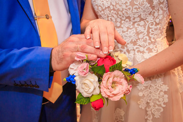 Manicure on a bouquet. Wedding manicure. Manicure shellac Wedding details