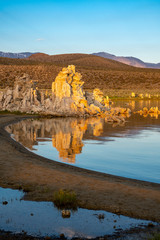 Fototapeta na wymiar Sunrise at California's Mono Lake in the Eastern Sierra Nevada mountains off of US Highway 395