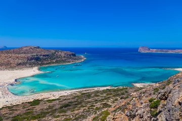 Foto op Plexiglas Balos lagoon (Balos beach) on Crete island. Tourists relax and bath in crystal clear water of Mediterranean Sea, Greece. © umike_foto