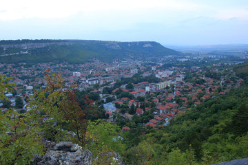 Obraz premium Вид на г. Провадия с высоты крепости Овеч (Болгария) 