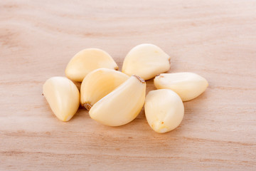 Fototapeta na wymiar Garlic isolated on wooden background