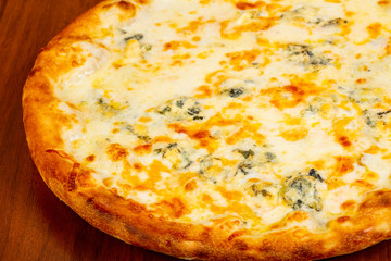 Pizza four cheese