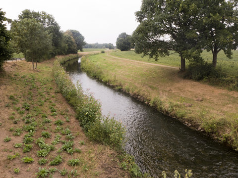 Der Erft Radweg f&uuml;hrt auch entlang des Flusses Erft bei Kerpen