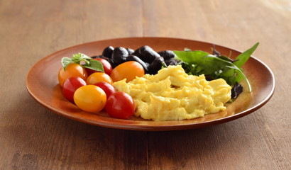 Simple black beans with scrambled eggs and vegetables