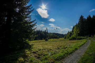 Die letzten Sommertage verursachen wunderschöne Landschaften