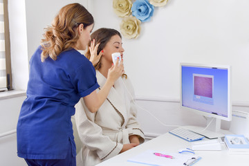 Dermatologist tool for detailed diagnosis of the skin condition