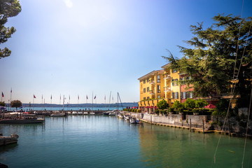 Obraz premium Hafen am gardasee, Italien, Halbinsel Sirmione