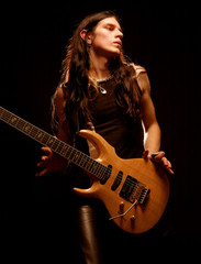 Obraz premium man playing electrical guitar 