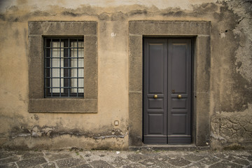 Fototapeta na wymiar an Old italian vintage door and window