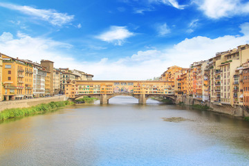 Obraz premium Beautiful view of the Ponte Vecchio bridge across the Arno River in Florence, Italy