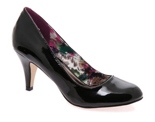 Product photography, packshot, shoe , Black high heel shoe, shiny black high heel shoe, black shoe...
