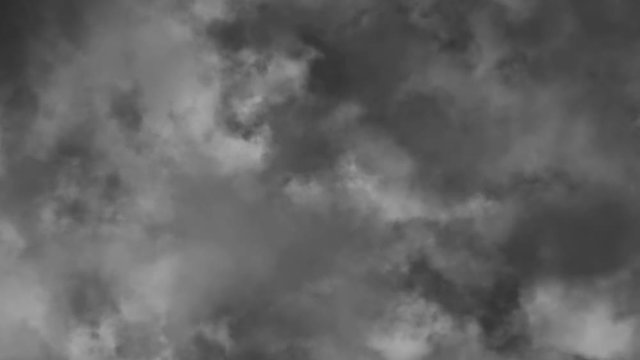 雲の中を飛ぶ　進む　突き抜ける　Fly through cloud