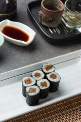 tuna maki sushi roll