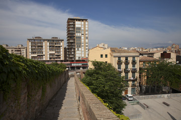 Fototapeta na wymiar Passeig de la Muralla, Girona