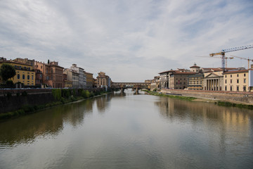 Fototapeta na wymiar Ponte Vecchio wide angle