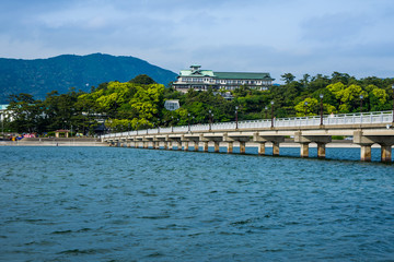 Fototapeta premium Bridge over the sea whit a hotel in the background