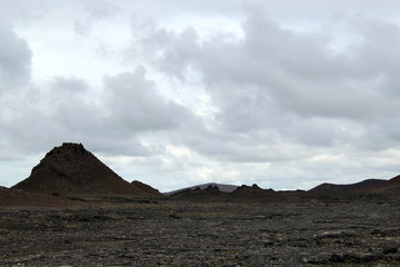 Icelandic landscape: brown mountains, grey sky